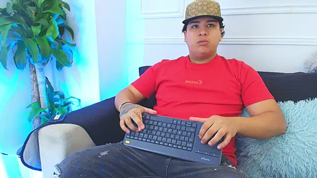 Snapshot of Naim_Bennetsex chatting on 11/05/25, 06:30 Naim Bennetsex online show from 11/05/25, 06:30