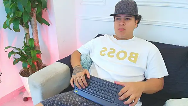 Snapshot of Naim_Bennetsex chatting on 11/08/25, 05:34 Naim Bennetsex online show from 11/08/25, 05:34