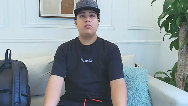 Snapshot of Naim_Bennetsex chatting on 11/20/25, 06:07 Naim Bennetsex online show from 11/20/25, 06:07