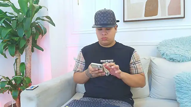 Snapshot of Naim_Bennetsex chatting on 12/15/25, 06:12 Naim Bennetsex online show from 12/15/25, 06:12