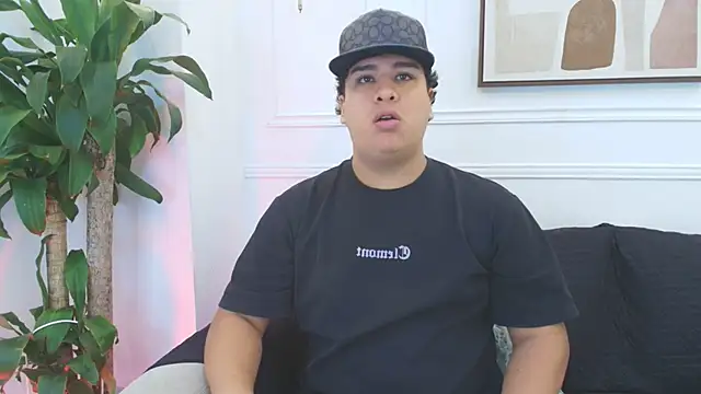 Snapshot of Naim_Bennetsex chatting on 12/16/25, 06:13 Naim Bennetsex online show from 12/16/25, 06:13