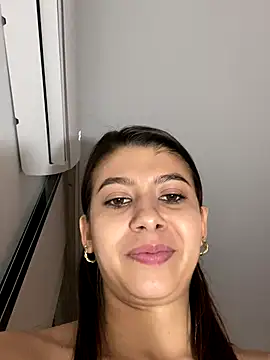 Snapshot of Lenapink19 chatting on 10/17/25, 04:48 Lenapink19 online show from 10/17/25, 04:48