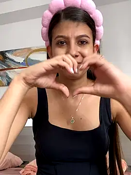 Snapshot of Lenapink19 chatting on 10/17/25, 08:11 Lenapink19 online show from 10/17/25, 08:11