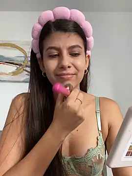 Snapshot of Lenapink19 chatting on 10/24/25, 08:05 Lenapink19 online show from 10/24/25, 08:05