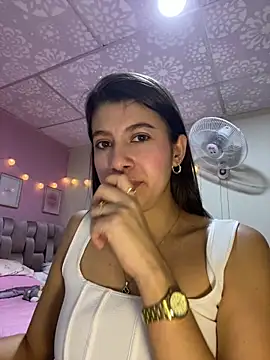 Snapshot of Lenapink19 chatting on 11/04/25, 12:10 Lenapink19 online show from 11/04/25, 12:10