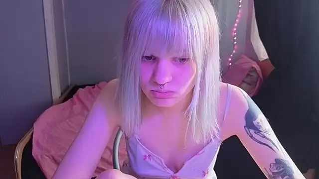 Snapshot of Elieiza_xo chatting on 04/07/26, 08:59 Elieiza xo online show from 04/07/26, 08:59