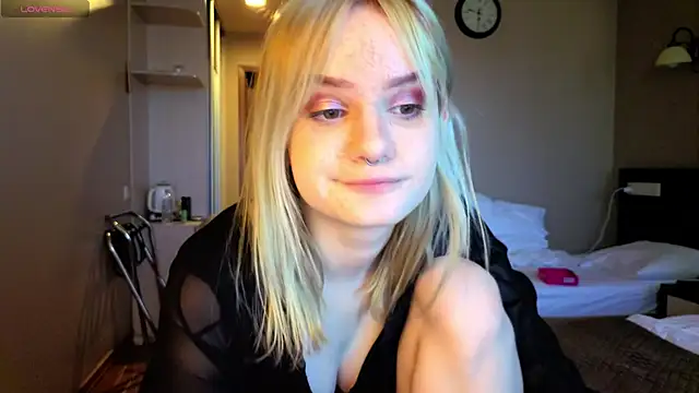 Snapshot of Elieiza_xo chatting on 06/02/26, 11:12 Elieiza xo online show from 06/02/26, 11:12