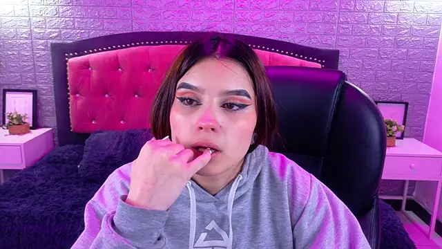 Natalie loffreda online show from 11/20/25, 03:07