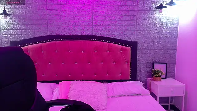 Natalie loffreda online show from 11/27/25, 03:19