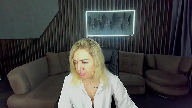 Anna Snows online show from 10/10/25, 05:39