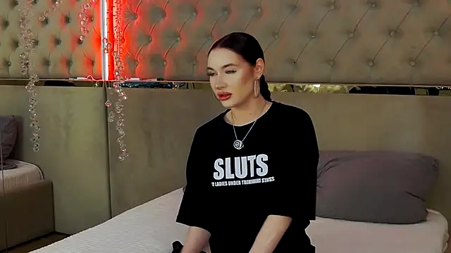 Snapshot of RoxyDoll_ chatting on 10/15/25, 05:13 RoxyDoll online show from 10/15/25, 05:13