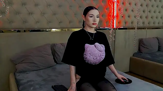 Snapshot of RoxyDoll_ chatting on 10/16/25, 05:25 RoxyDoll online show from 10/16/25, 05:25