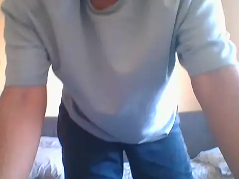 Snapshot of dream32222 chatting on 10/13/25, 01:11 dream32222 online show from 10/13/25, 01:11