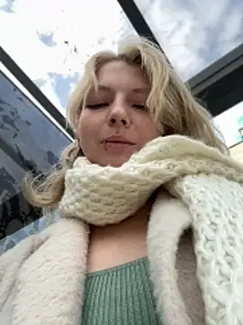 EveLittleSinner online show from 10/19/25, 11:00