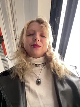 EveLittleSinner online show from 10/28/25, 10:41