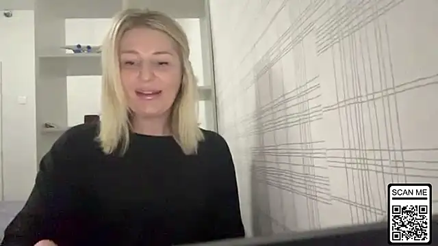 Blondie xoxoxo online show from 10/29/25, 10:28