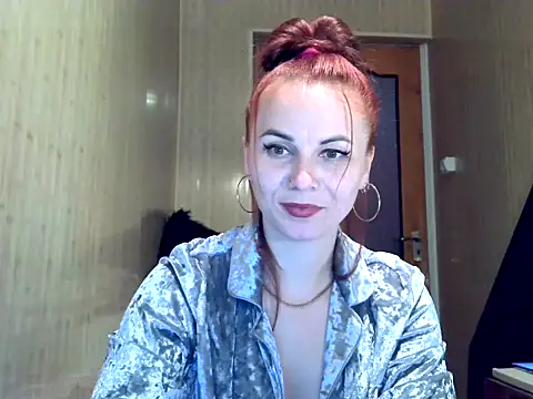 Kisa26311 online show from 10/15/25, 10:48