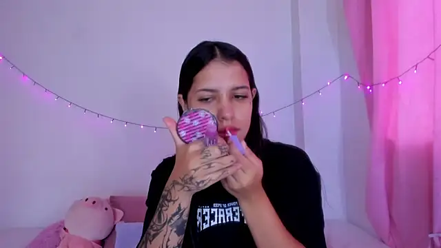 Snapshot of Abby_roussee chatting on 09/30/25, 12:43 Abby roussee online show from 09/30/25, 12:43