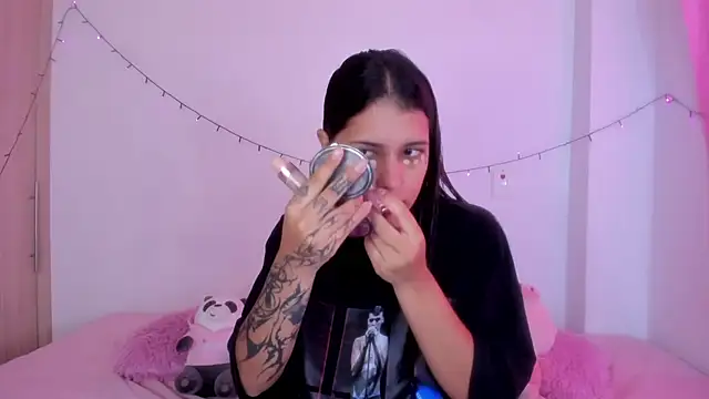 Snapshot of Abby_roussee chatting on 10/01/25, 01:06 Abby roussee online show from 10/01/25, 01:06