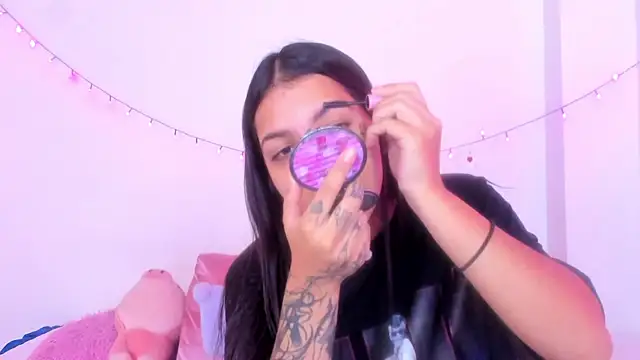 Snapshot of Abby_roussee chatting on 10/10/25, 01:10 Abby roussee online show from 10/10/25, 01:10