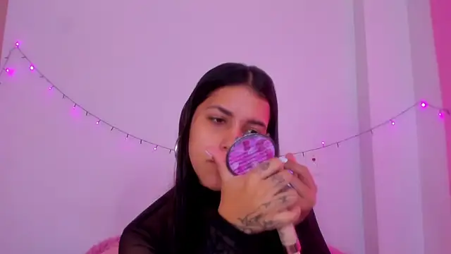 Snapshot of Abby_roussee chatting on 10/11/25, 01:20 Abby roussee online show from 10/11/25, 01:20