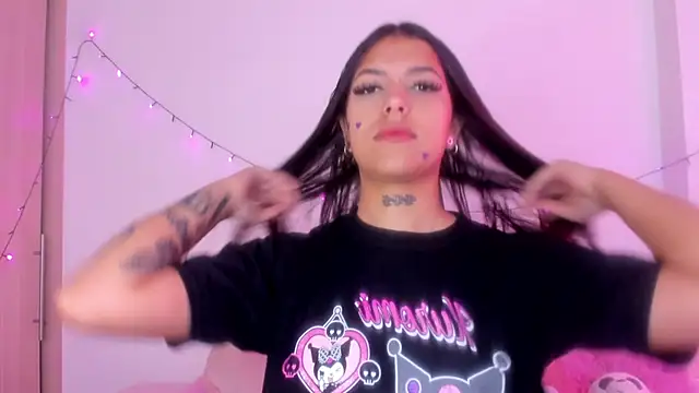 Snapshot of Abby_roussee chatting on 10/23/25, 01:21 Abby roussee online show from 10/23/25, 01:21