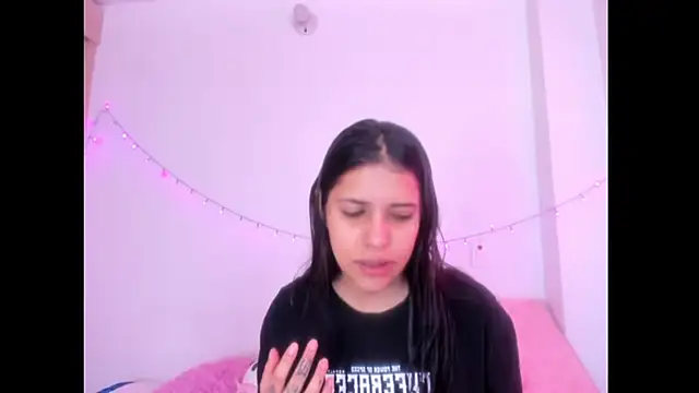 Snapshot of Abby_roussee chatting on 10/27/25, 02:43 Abby roussee online show from 10/27/25, 02:43