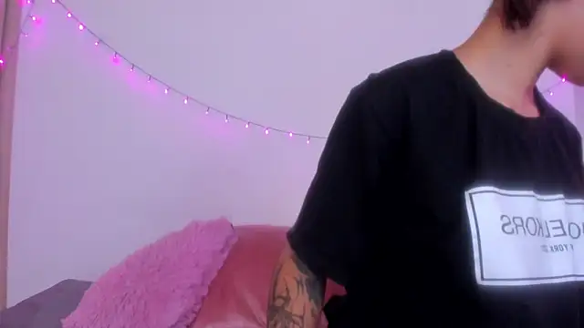 Snapshot of Abby_roussee chatting on 11/10/25, 09:25 Abby roussee online show from 11/10/25, 09:25