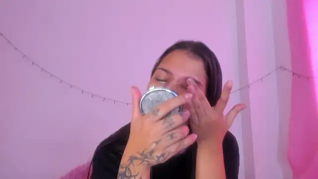 Snapshot of Abby_roussee chatting on 11/15/25, 01:40 Abby roussee online show from 11/15/25, 01:40