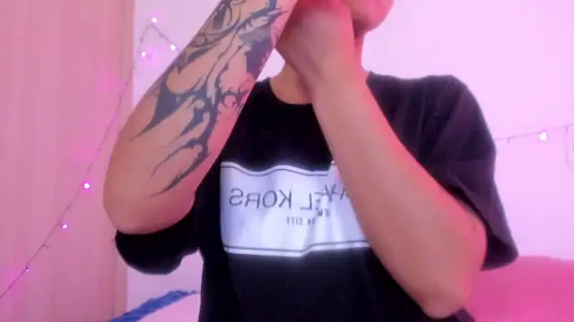 Snapshot of Abby_roussee chatting on 11/19/25, 01:22 Abby roussee online show from 11/19/25, 01:22