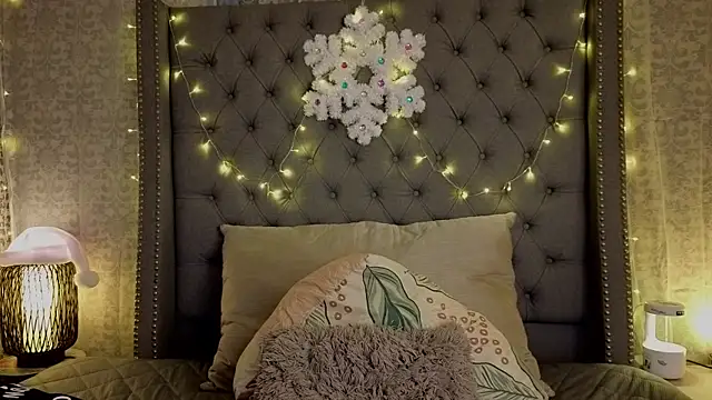 Snapshot of Abby_roussee chatting on 12/13/25, 08:14 Abby roussee online show from 12/13/25, 08:14