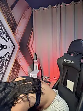 Snapshot of jenn_fit chatting on 12/05/25, 03:37 jenn fit online show from 12/05/25, 03:37