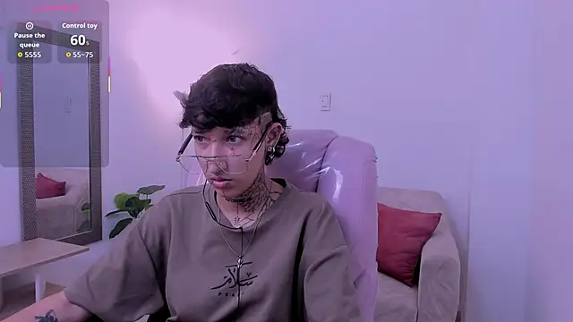 Snapshot of Luci_Rose chatting on 11/13/25, 11:58 Luci Rose online show from 11/13/25, 11:58