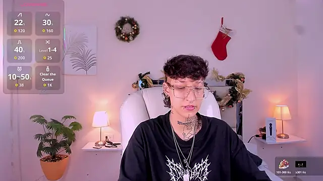 Snapshot of Luci_Rose chatting on 11/22/25, 02:10 Luci Rose online show from 11/22/25, 02:10