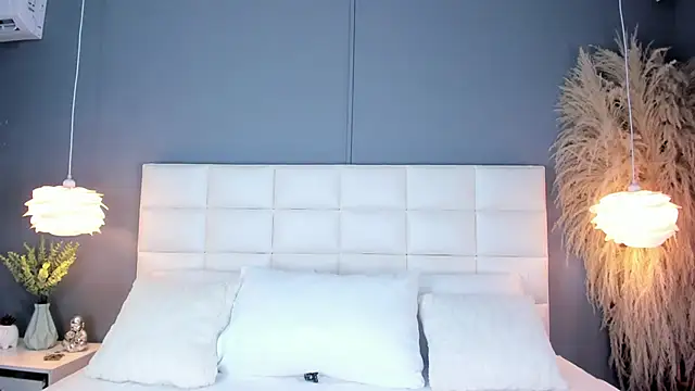 Snapshot of CamyFoxx chatting on 09/22/25, 11:45 CamyFoxx online show from 09/22/25, 11:45