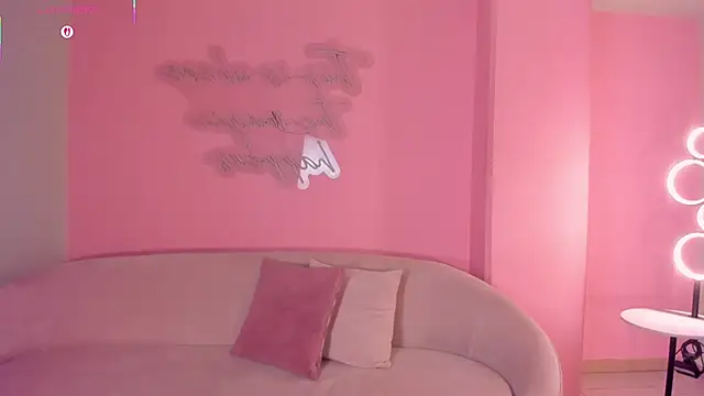 Snapshot of VeronicaBlue chatting on 03/01/26, 06:37 VeronicaBlue online show from 03/01/26, 06:37