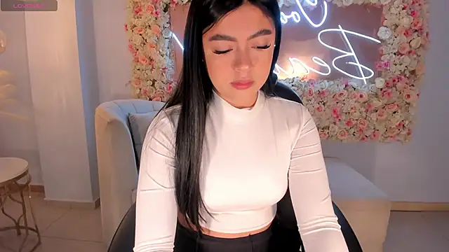 Snapshot of NataliaGaret chatting on 01/11/26, 11:21 NataliaGaret online show from 01/11/26, 11:21