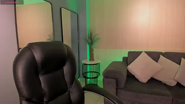 AyshelBrown online show from 11/14/25, 03:49