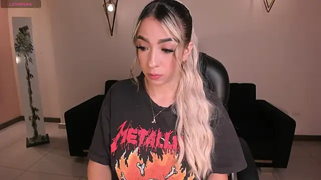 LizzCooper online show from 11/26/25, 04:02