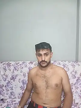 Snapshot of Muratcan33 chatting on 10/19/25, 01:17 Muratcan33 online show from 10/19/25, 01:17