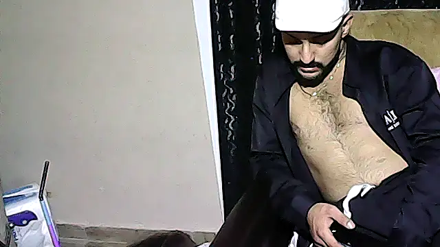 Snapshot of Muratcan33 chatting on 11/02/25, 09:50 Muratcan33 online show from 11/02/25, 09:50