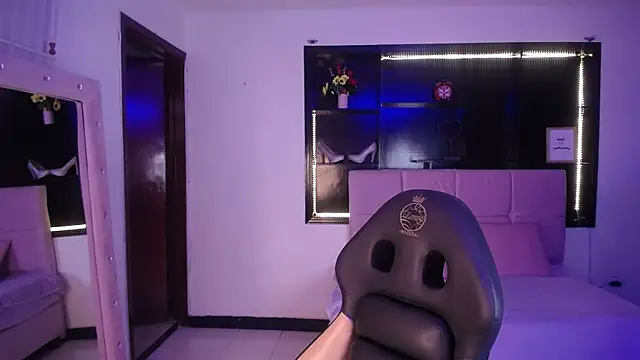 emiily smith1 online show from 09/18/25, 07:16