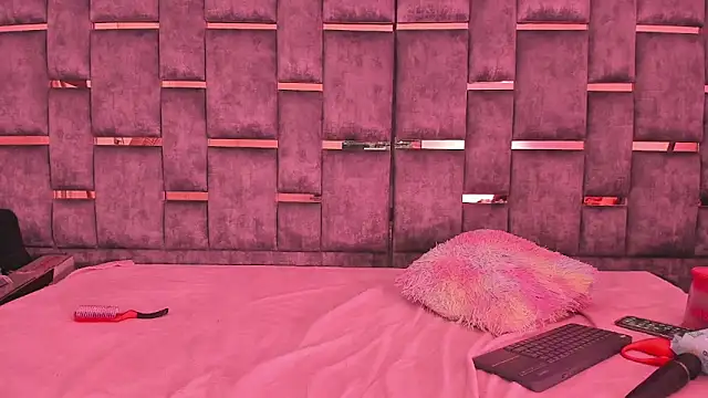 Mitsury foxx online show from 09/24/25, 05:11