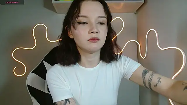 Snapshot of DemiWildcat chatting on 10/26/25, 10:21 DemiWildcat online show from 10/26/25, 10:21