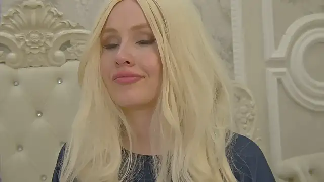 Snapshot of EllieFrosty_ chatting on 10/07/25, 09:06 EllieFrosty online show from 10/07/25, 09:06