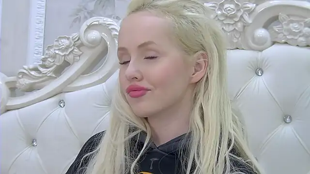 Snapshot of EllieFrosty_ chatting on 11/07/25, 11:16 EllieFrosty online show from 11/07/25, 11:16