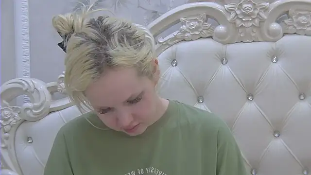 EllieFrosty  online show from 06/21/26, 11:40