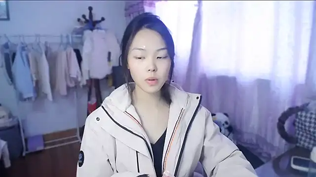 Snapshot of yao-yao_ chatting on 11/27/25, 06:26 yao-yao online show from 11/27/25, 06:26