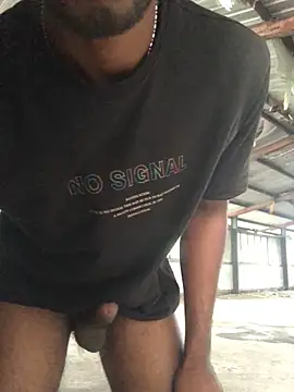 Snapshot of kavi1q1 chatting on 11/08/25, 01:17 kavi1q1 online show from 11/08/25, 01:17