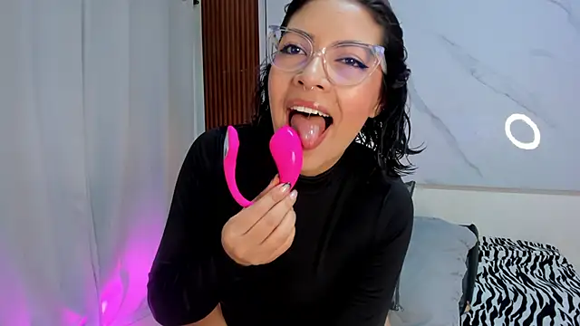 sara zc online show from 12/02/25, 11:59